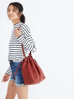 Madewell The Drawstring Transport Leather Tote in Vintage Redwood